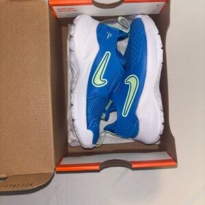 Nike Flex Runner is easy to slip on and off.